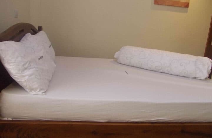 Twin Beds Room