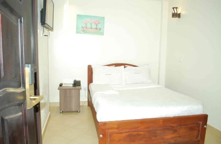 Single Room (Queen Bed)